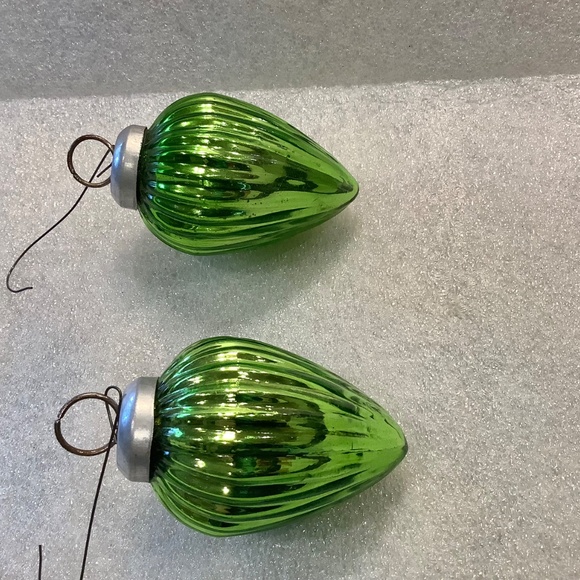 Vintage Christmas Ornaments Green Glass Ribbed Pine Cone Teardrop Set of 2 - Picture 5 of 6